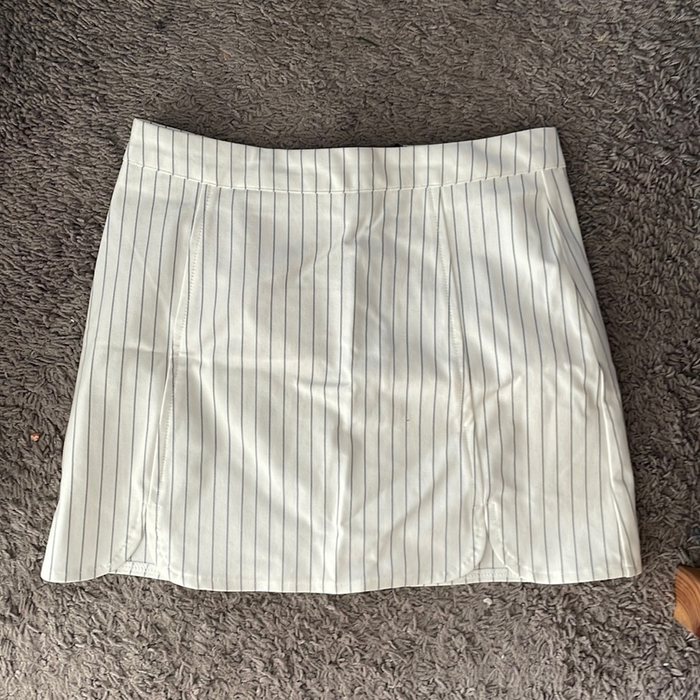 White and gray pinstriped pencil skirt